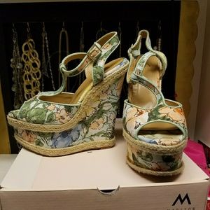 Floral wedges